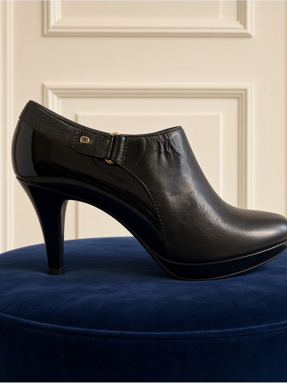 Bandolino Black Leather Ankle Booties 8.5 Platform with Gold Zipper Accent NEW